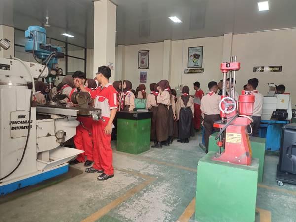 Kunjungan Sosialisasi Ke SMK Pancasila 3 Baturetno, 250 Siswa Kelas 9 Smp Negeri 1 Baturetno Tunjukkan Minat Tinggi, Bahkan Sudah Ada Yang Mendaftar Diri