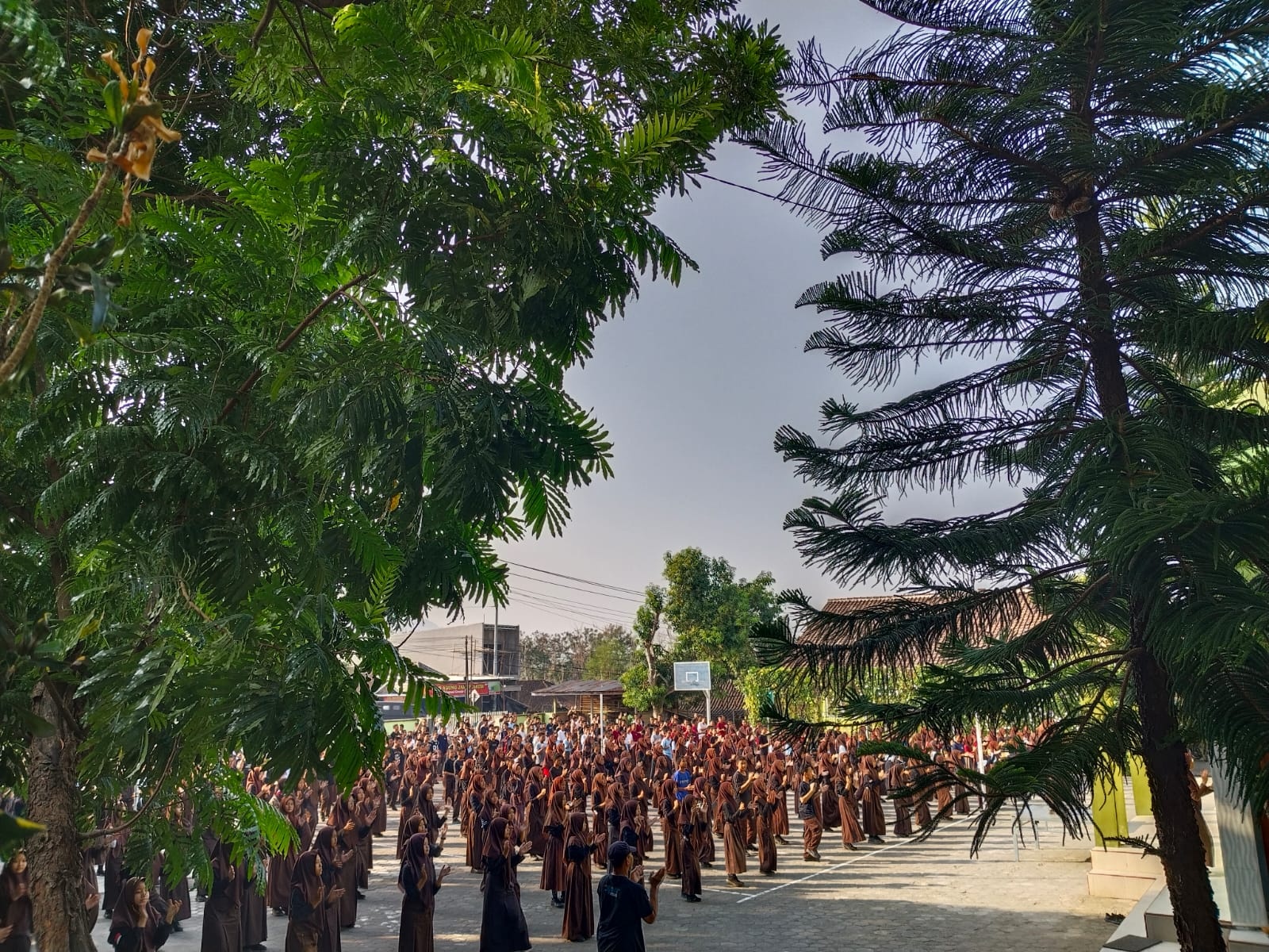 Senam Indonesia Hebat dan Sosialisasi Ekstrakurikuler Warnai Bestie  Spensaba