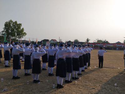 Upacara penurunan bendera dan pengumuman hasil lomba defile di Lapangan Madya Mandala Baturetno