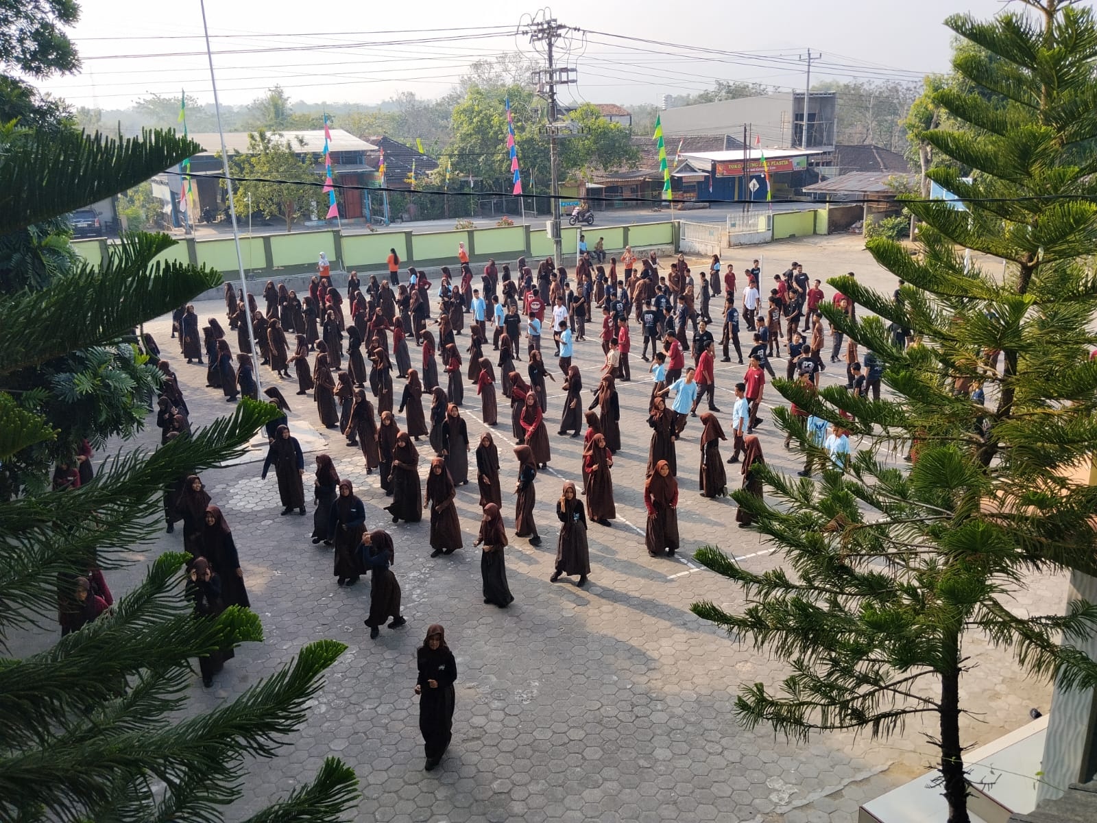 Semarak Bestie Spensaba kelas 7 dan 9 Jalan Sehat, Kelas 8 Unjuk Kebugaran