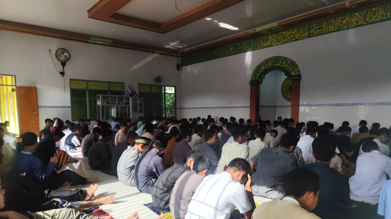Hari Kedua Pesantren Ramadan SMPN 1 Baturetno â€“ Ajang Pembinaan Karakter dan Keteladanan Generasi Muda, Semangat ibadah dan kebersamaan membara !
