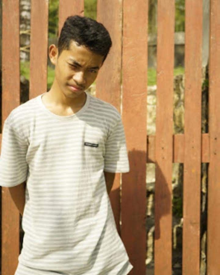 Cowok Fotografer Spensaba