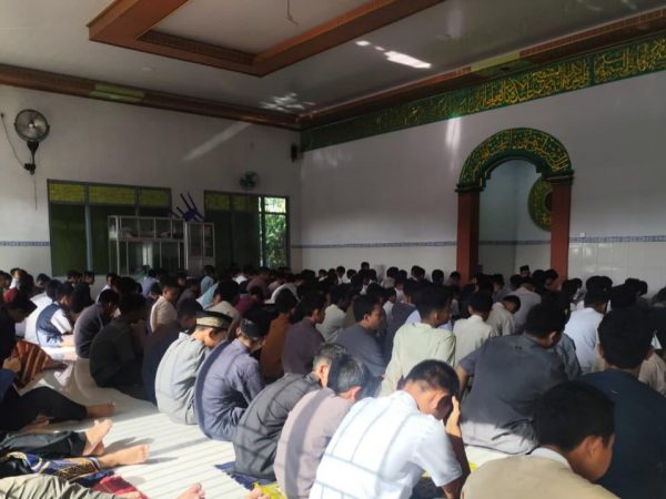 Hari Kedua Pesantren Ramadan SMPN 1 Baturetno – Ajang Pembinaan Karakter dan Keteladanan Generasi Muda, Semangat ibadah dan kebersamaan membara !